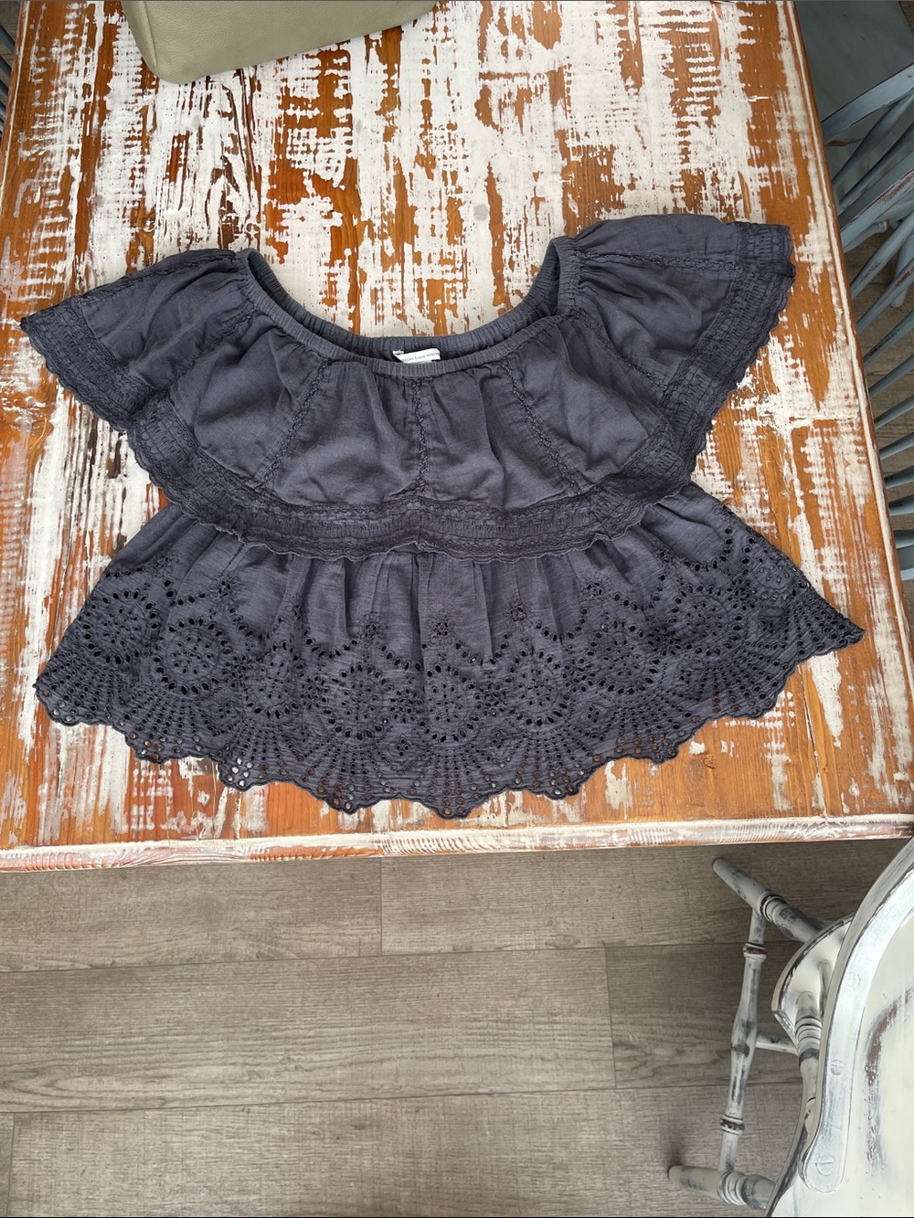 AEO Women’s Off-Shoulder Eyelet Top - Charcoal